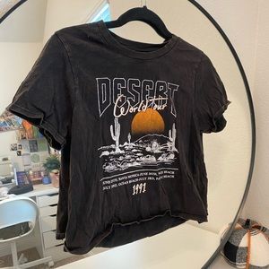 Black graphic t-shirt, in size M